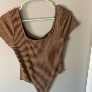 Light brown short sleeve bodysuit. Size medium.